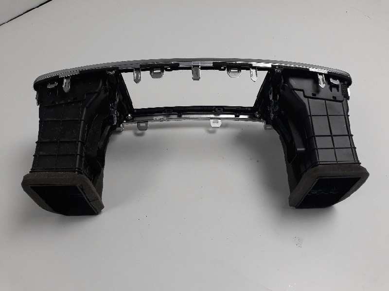 Recambio de rejilla aireadora para kia sportage emotion 4x2 referencia OEM IAM 84740F14200  