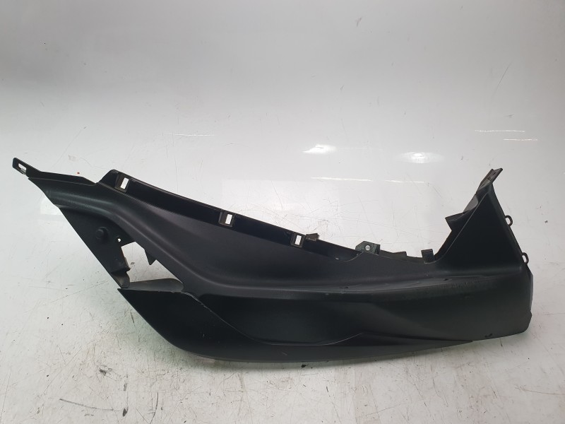 Recambio de moldura para piaggio (vespa) piaggio medley 125 medley 125ie iget referencia OEM IAM 1B006568VN01792  