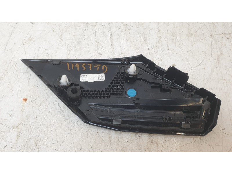 Recambio de piloto trasero derecho para citroën c4 berlina e-feel pack referencia OEM IAM 9835109680  