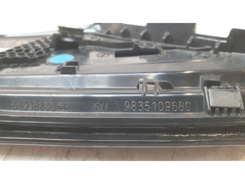 Recambio de piloto trasero derecho para citroën c4 berlina e-feel pack referencia OEM IAM 9835109680  