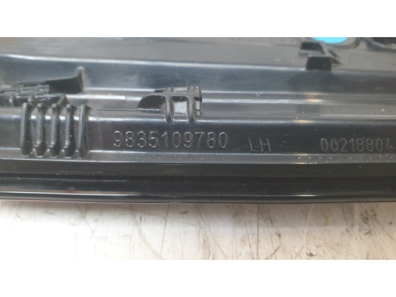 Recambio de piloto trasero izquierdo para citroën c4 berlina e-feel pack referencia OEM IAM 9835109780  