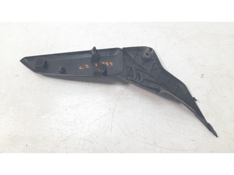 Recambio de moldura para honda cb 650r referencia OEM IAM 83611MKYD500  