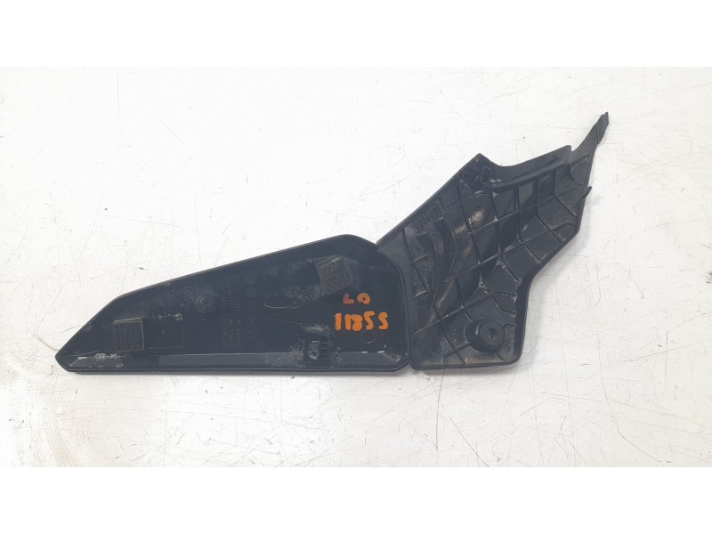 Recambio de moldura para honda cb 650r referencia OEM IAM 83511MKYD500  