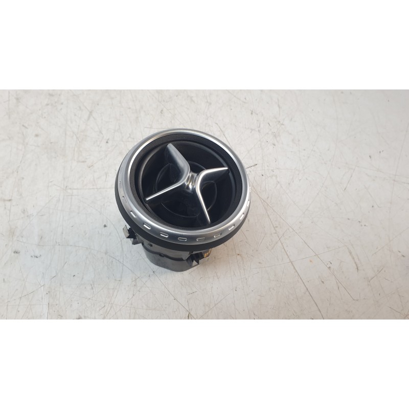 Recambio de aireador central para mercedes-benz clase gla (w156) gla 200 cdi (156.908) referencia OEM IAM 1568300054  