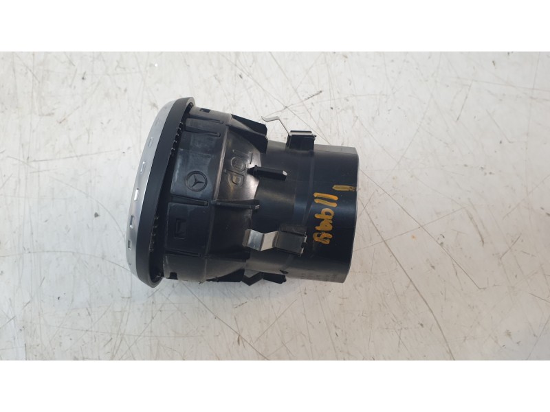 Recambio de aireador central para mercedes-benz clase gla (w156) gla 200 cdi (156.908) referencia OEM IAM 1568300054  