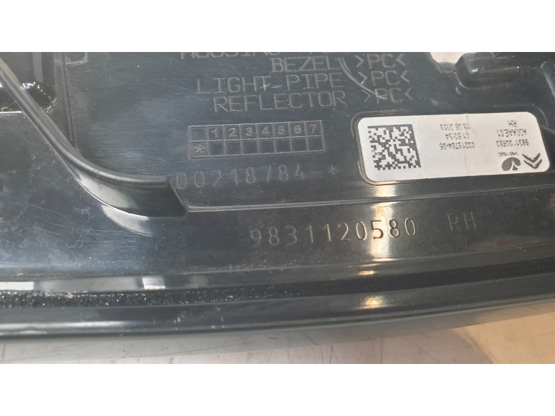 Recambio de piloto trasero derecho interior para citroën c4 berlina e-feel pack referencia OEM IAM 9831120580  
