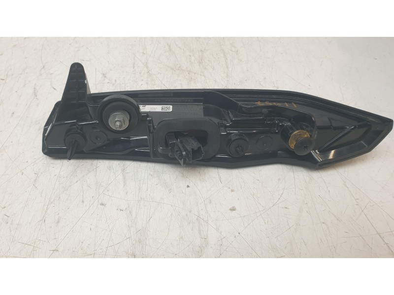Recambio de piloto trasero derecho interior para citroën c4 berlina e-feel pack referencia OEM IAM 9831120580  