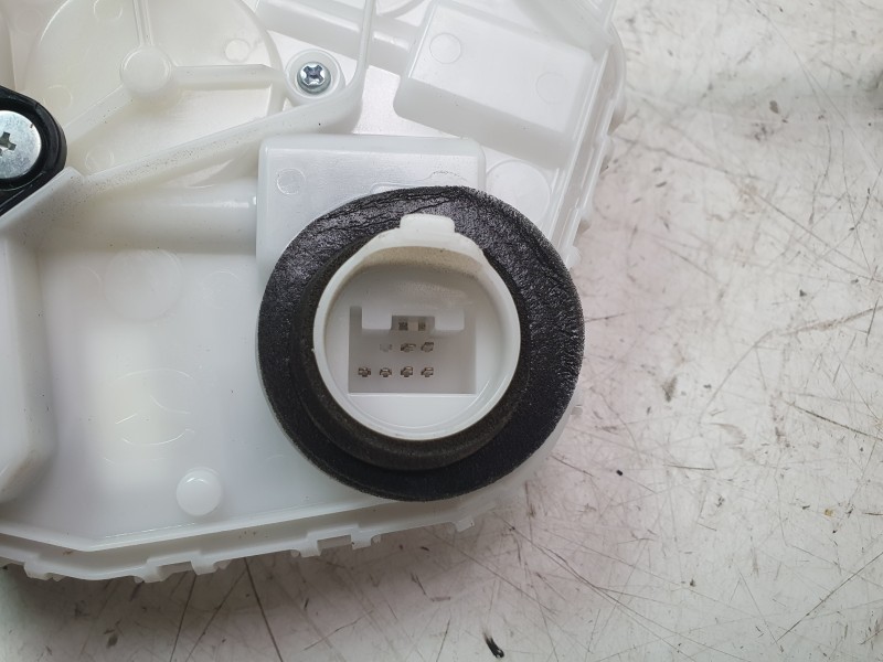 Recambio de cerradura puerta delantera derecha para mazda 3 berlina (bp) evolution referencia OEM IAM BDMC58310B  