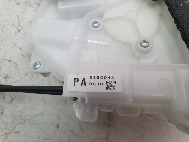 Recambio de cerradura puerta delantera derecha para mazda 3 berlina (bp) evolution referencia OEM IAM BDMC58310B  