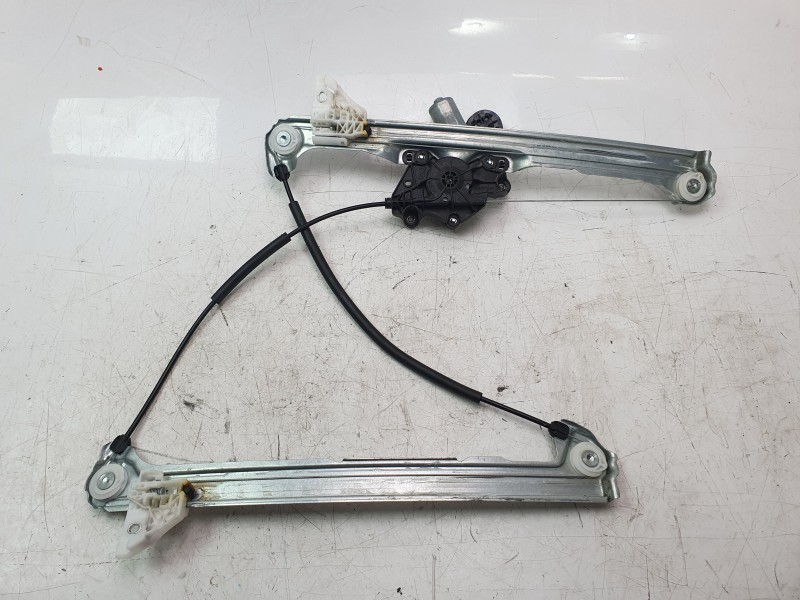 Recambio de elevalunas delantero derecho para mazda 3 berlina (bp) evolution referencia OEM IAM BCJH58590A  