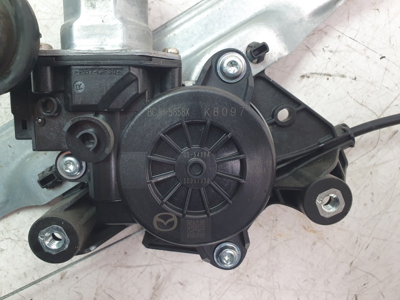 Recambio de elevalunas delantero derecho para mazda 3 berlina (bp) evolution referencia OEM IAM BCJH58590A  