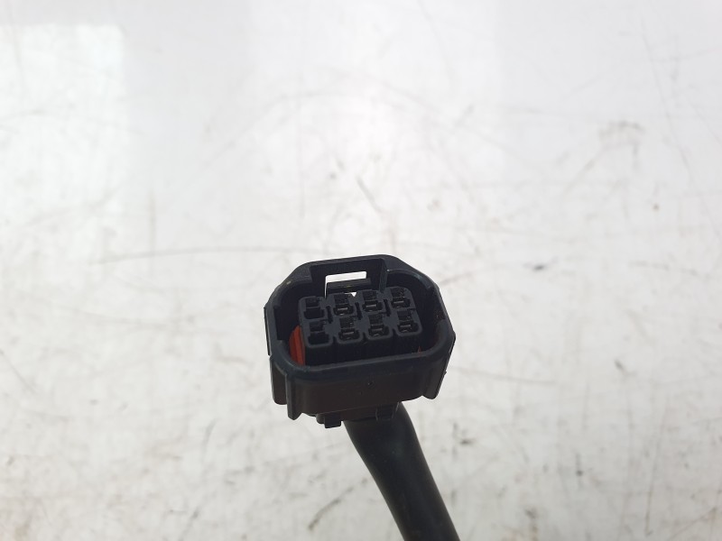 Recambio de piña luces derecha para honda adv 350 referencia OEM IAM 35130K2LD01  