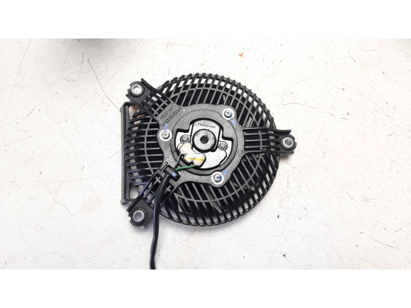 Recambio de electroventilador para honda adv 350 referencia OEM IAM 19020MGSD31  