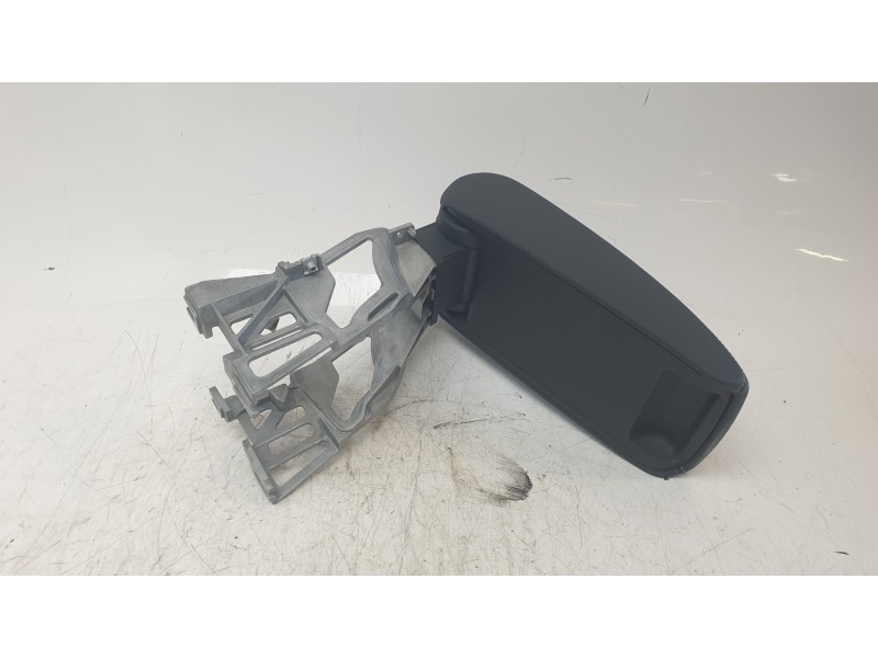 Recambio de apoyabrazos central para audi q3 sportback (f3n) 35 tdi referencia OEM IAM 83A864207A  