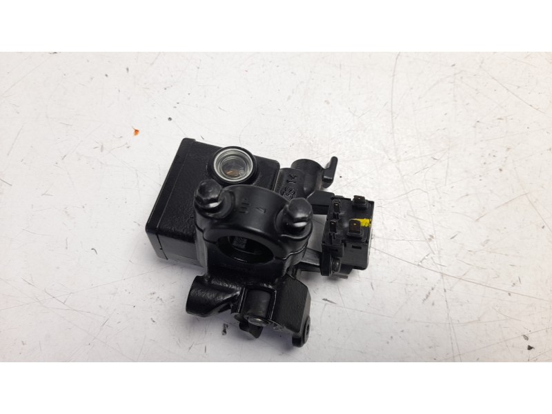 Recambio de bomba freno trasera para honda adv 350 referencia OEM IAM 43510K1WD01  