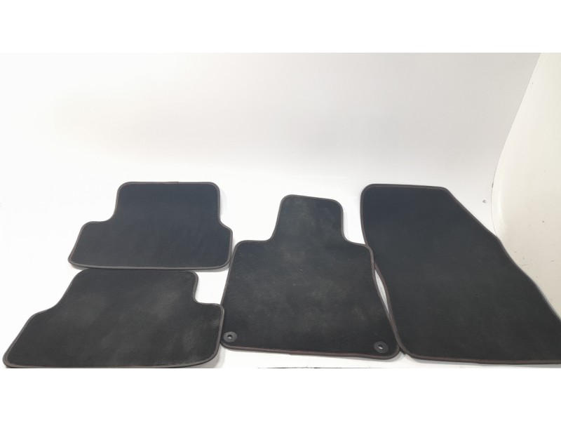 Recambio de juego alfombrillas para peugeot 308 ii (lb_, lp_, lw_, lh_, l3_) 1.6 gti (l35gnh) referencia OEM IAM 16105451ZD  