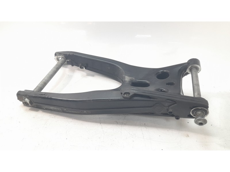 Recambio de basculante para bmw f 900 xr referencia OEM IAM 33358389080  