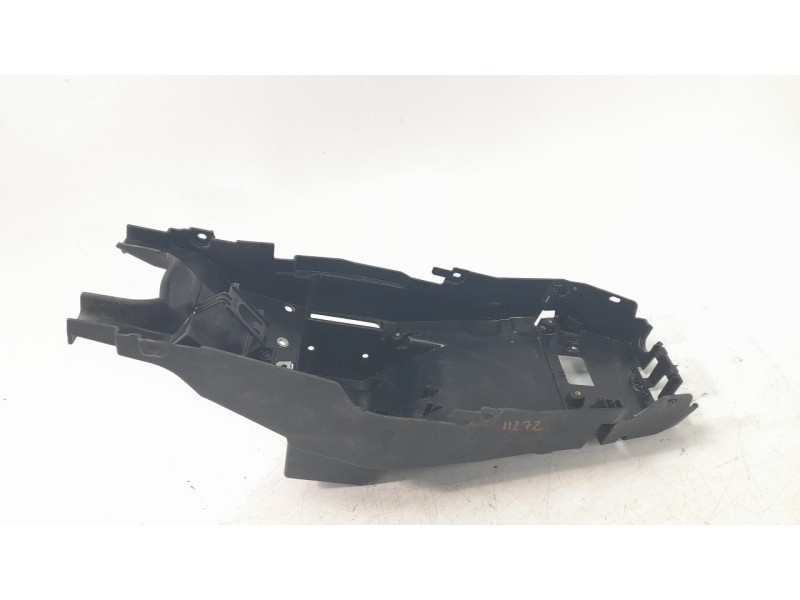 Recambio de moldura para bmw f 900 xr referencia OEM IAM 8396359  