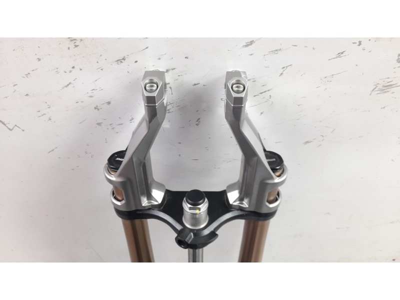 Recambio de horquilla para honda adv 350 referencia OEM IAM 51400K2LD01 51500K2LD01 