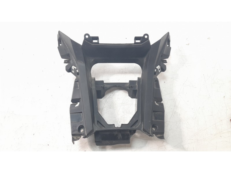 Recambio de moldura para honda adv 350 referencia OEM IAM 8121K2LD000  
