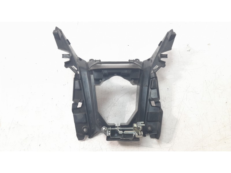 Recambio de moldura para honda adv 350 referencia OEM IAM 8121K2LD000  