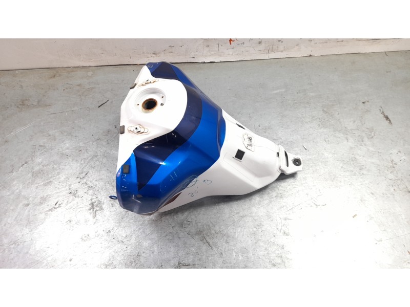 Recambio de deposito combustible para honda africa twin referencia OEM IAM 17500MKKDW0ZB  
