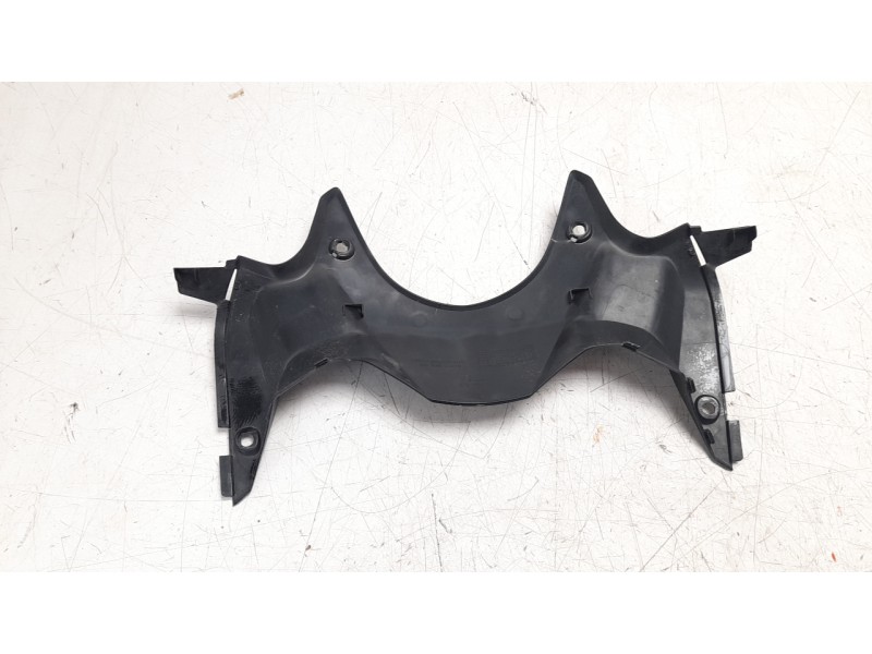 Recambio de moldura para honda africa twin referencia OEM IAM 64611MKKD20  