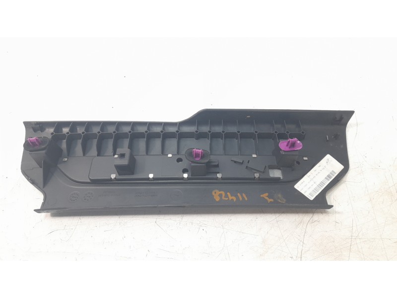 Recambio de moldura para land rover range rover velar 2.0 turbo cat referencia OEM IAM J8A213201AAW  