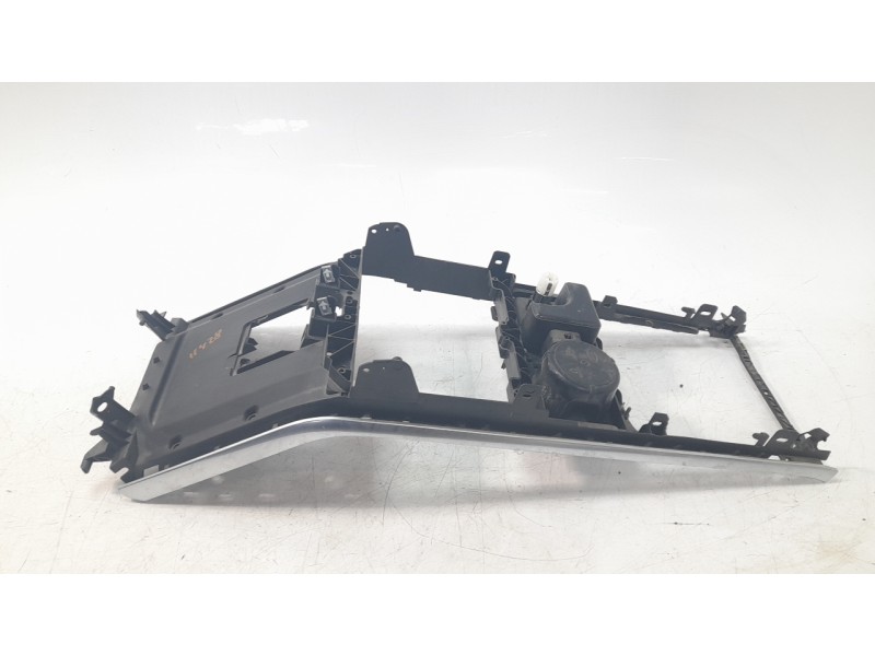 Recambio de moldura para land rover range rover velar 2.0 turbo cat referencia OEM IAM 607324250801  