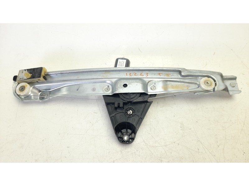Recambio de elevalunas trasero izquierdo para dacia sandero iii 1.0 tce 90 eco-g referencia OEM IAM 827217099R  
