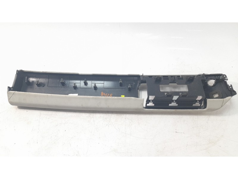 Recambio de moldura para land rover range rover velar 2.0 turbo cat referencia OEM IAM J8A204268  