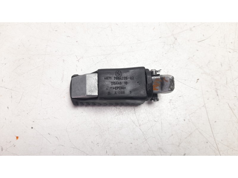 Recambio de estribo lateral para bmw f ( - 800cc) f 700 gs (k70) referencia OEM IAM 46717705653  