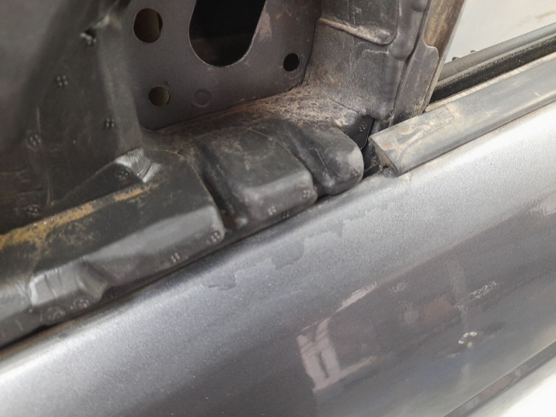 Recambio de puerta delantera izquierda para land rover discovery sport hse referencia OEM IAM LR061283  