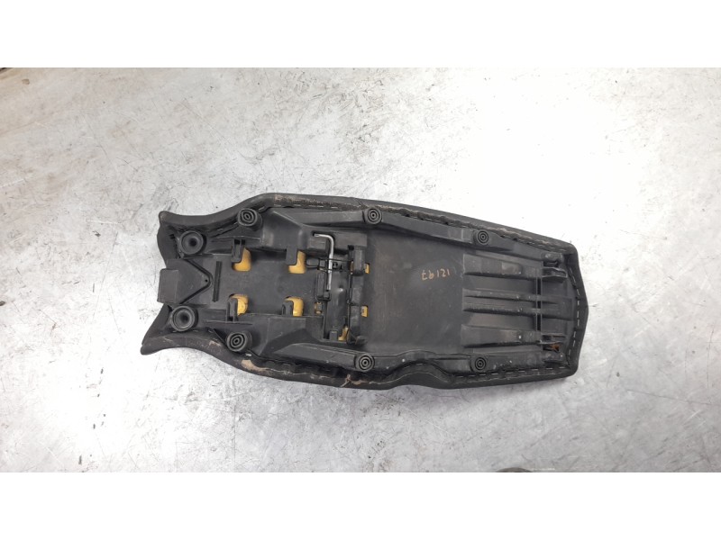 Recambio de asiento para bmw f ( - 800cc) f 700 gs (k70) referencia OEM IAM 52537695013  