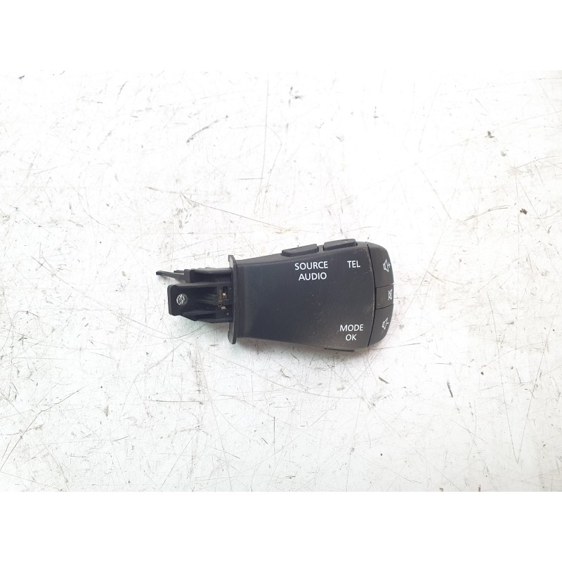 Recambio de mando multifuncion para renault megane iv hatchback (b9a/m/n_) 1.3 tce 140 (b9nb) referencia OEM IAM 255520229R  