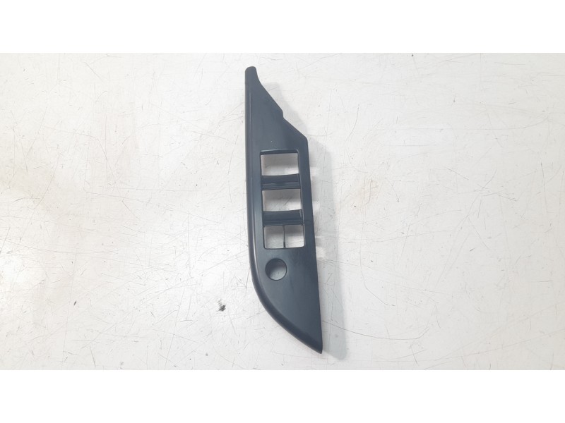Recambio de moldura para toyota hilux (gun1) doble cabina dlx 4x4 referencia OEM IAM 74320K820  