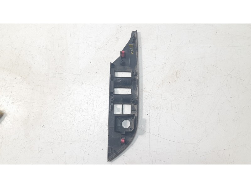 Recambio de moldura para toyota hilux (gun1) doble cabina dlx 4x4 referencia OEM IAM 74320K820  