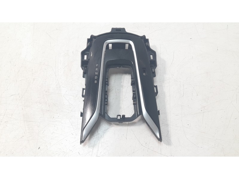 Recambio de moldura para toyota corolla (e21) hybrid active referencia OEM IAM 76L507LH  