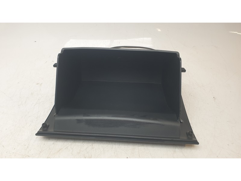 Recambio de guantera para mazda 3 sedán (bp) evolution referencia OEM IAM BEPN6403002  