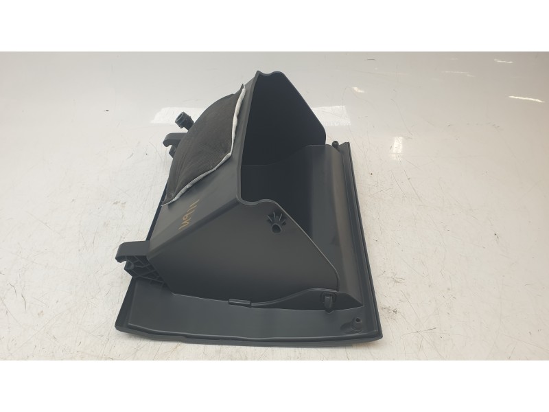 Recambio de guantera para mazda 3 sedán (bp) evolution referencia OEM IAM BEPN6403002  