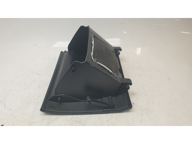 Recambio de guantera para mazda 3 sedán (bp) evolution referencia OEM IAM BEPN6403002  