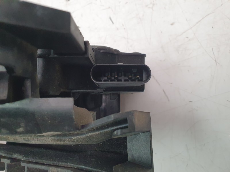 Recambio de cerradura puerta trasera izquierda para mercedes-benz b-klasse (bm 247) b 200 d referencia OEM IAM A2477331900  