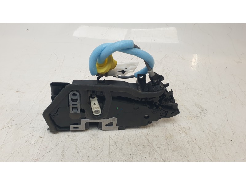 Recambio de cerradura puerta delantera izquierda para bmw serie 1 lim. (f40) 120i referencia OEM IAM 51217956135  