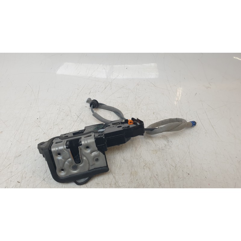 Recambio de cerradura puerta delantera derecha para mercedes-benz b-klasse (bm 247) b 180 referencia OEM IAM 0997203802  