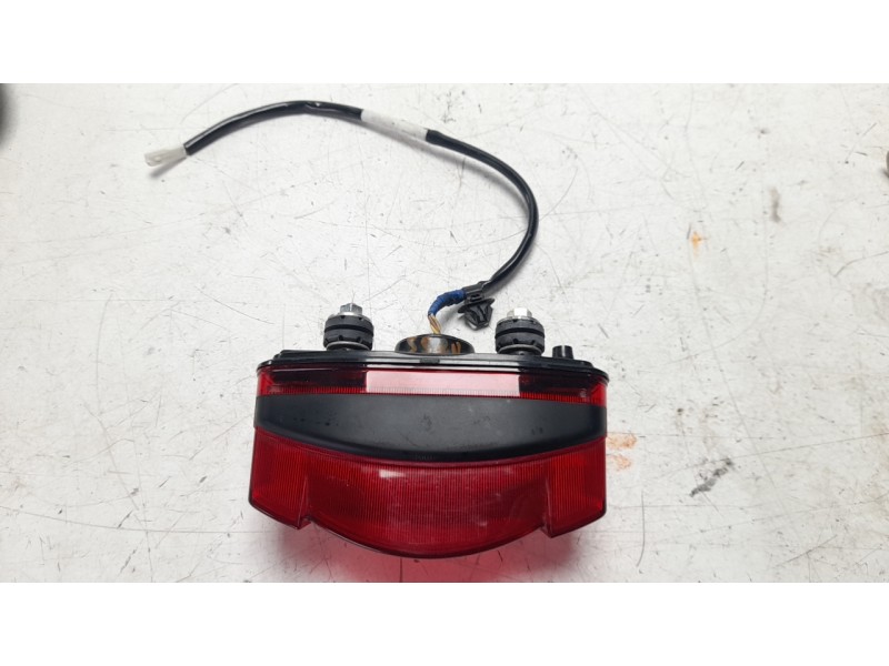 Recambio de piloto trasero central para honda cb 650r referencia OEM IAM 33701MKND51  