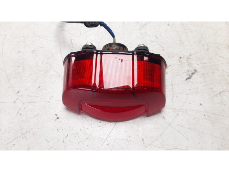 Recambio de piloto trasero central para honda cb 650r referencia OEM IAM 33701MKND51  