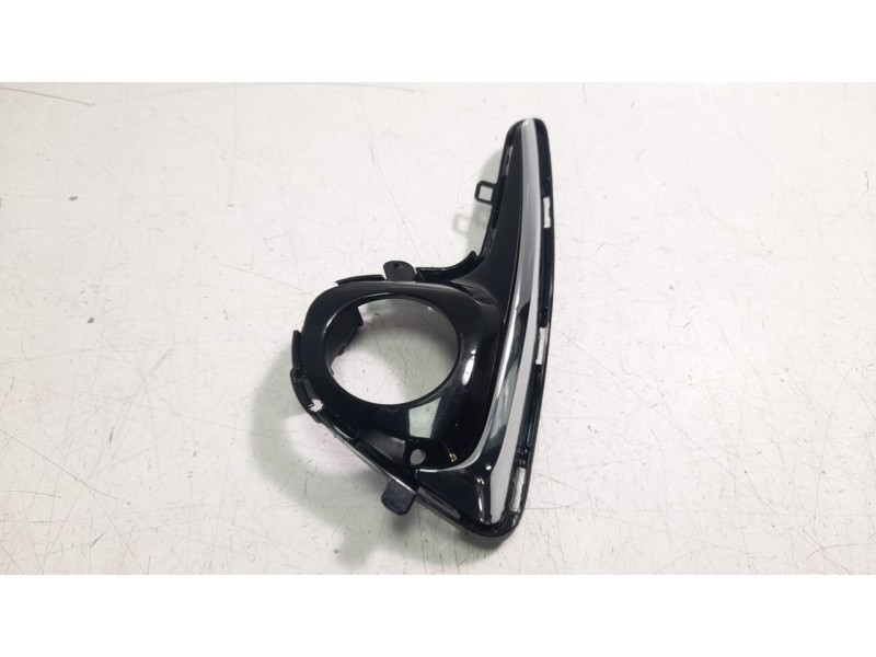 Recambio de rejilla paragolpes izquierda para toyota yaris hybrid active referencia OEM IAM 814820D340  TY3302144