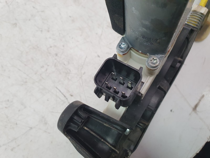 Recambio de elevalunas delantero derecho para land rover range rover velar 2.0 turbo cat referencia OEM IAM J8A223200AB  