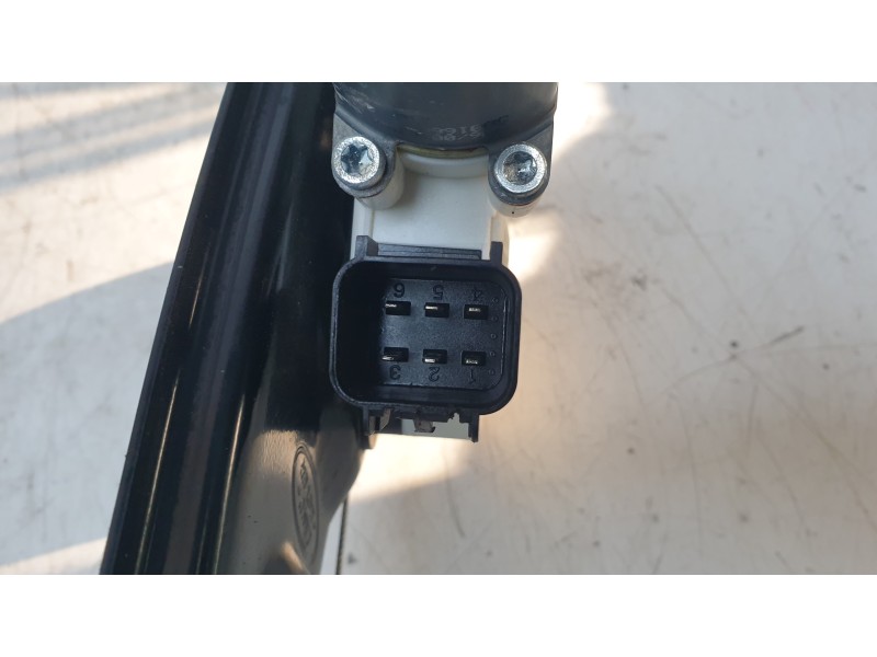 Recambio de elevalunas trasero izquierdo para land rover discovery sport hse referencia OEM IAM FK7227001AC  