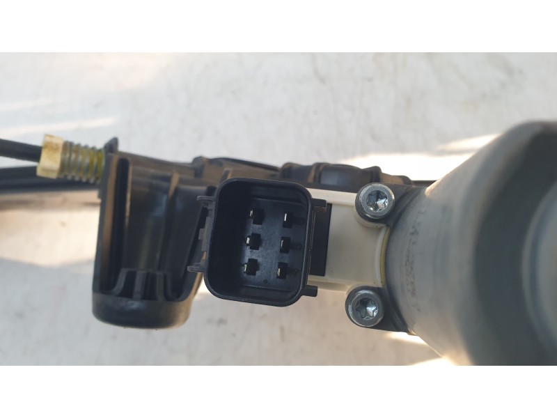 Recambio de elevalunas delantero izquierdo para land rover discovery sport hse referencia OEM IAM FK7223201AC  